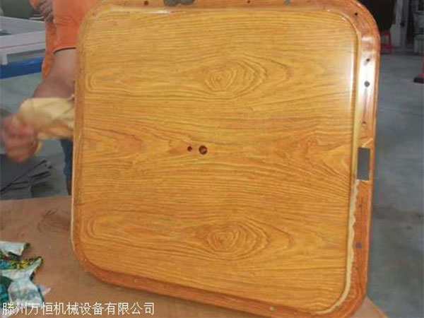 滕州萬(wàn)恒機(jī)械設(shè)備制造的木紋轉(zhuǎn)印機(jī)