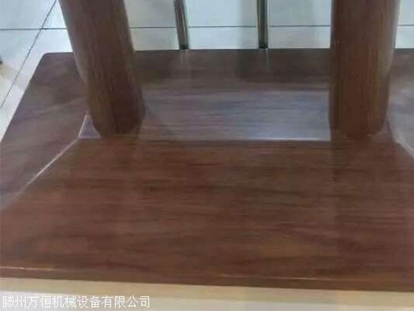 滕州萬(wàn)恒機(jī)械設(shè)備制造的木紋轉(zhuǎn)印機(jī)