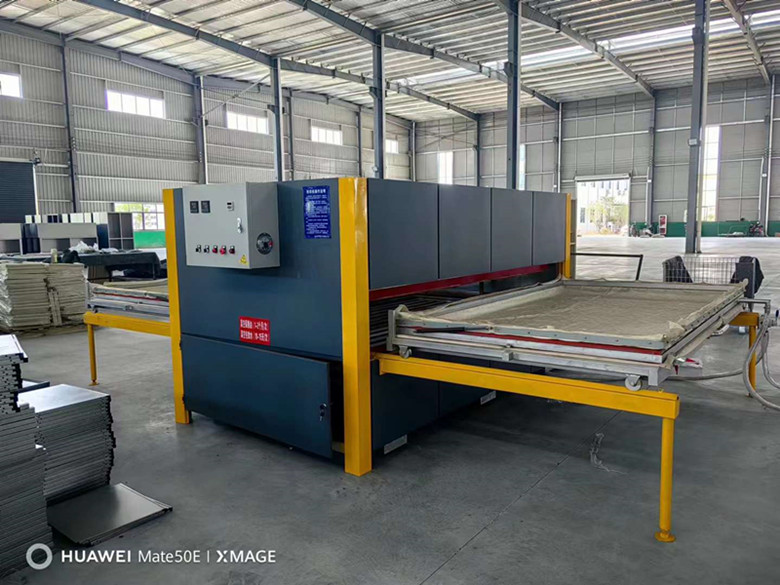 真空木紋轉(zhuǎn)印機 板材轉(zhuǎn)印設備 雙工位設計 兩上普工可操作的設備